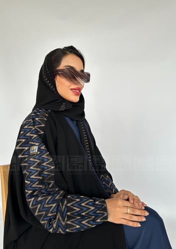 عباية سوداء بشت بتطريز في الأكمام - 1417