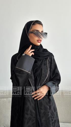 عباية سوداء جاكار ربع كلوش بميكادو بارد ومبطنة بال...