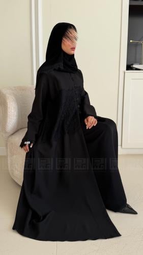 عباية دانتيل سوداء ربع كلوش بتفاصيل تُحاكي الفخامة...