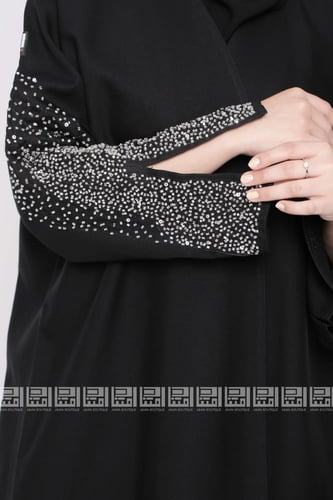 عباية سوداء بتصميم خرزي 1171