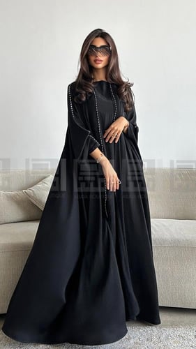 بكج عبايتين عباية سوداء بتصميم بشت و عباية حراير ا...