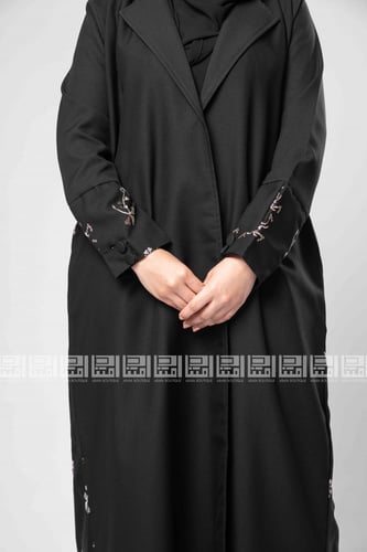 عباية سوداء بتطريز الورد الوردي 1260