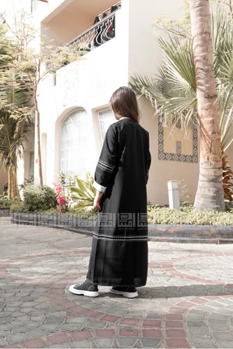 عباية فرح سوداء بتطريز طولي 5014