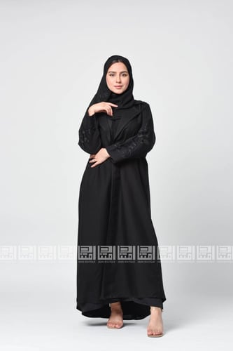 عباية سوداء رسمية بتطريز الورد الاسود بالأكمام 126...