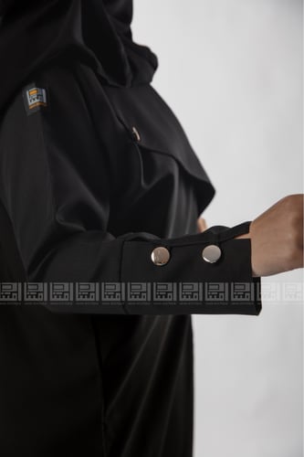 عباية سوداء بأزارير ذهبية 1169