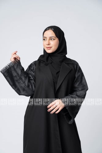 عباية مسرة سوداء بياقة رسمية وأكمام مزينة بالتل- 1...