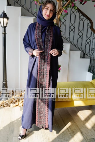 عباية باللون الكحلي مع تفاصيل السدو 1024