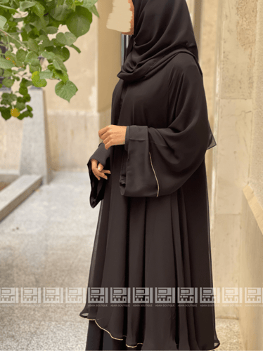 عباية كلوش سوداء مع خطوط ذهبية 1140