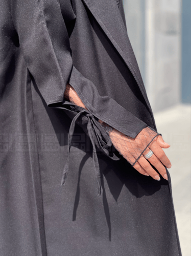 عباية سوداء مزينة بخيوط بالكم 1074