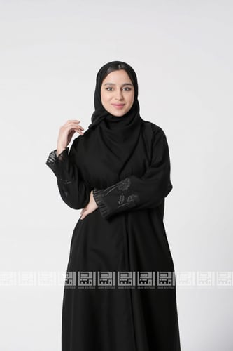 عباية الهَنَاء سوداء بتطريز مميز باللون الأسود1281