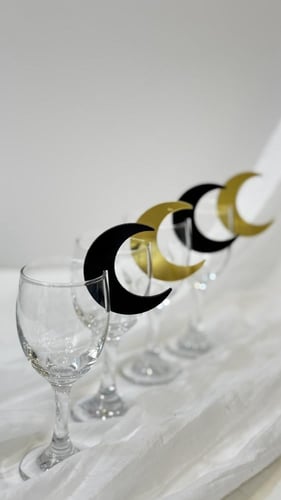 ٣ حبات هلال الأكواب