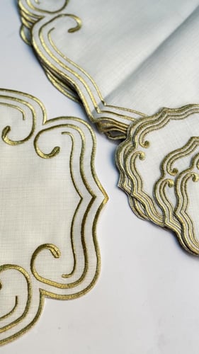 مفارش سفره ذهبية فخمة بالتطريز