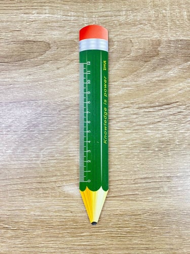 فاصل كتاب خشبي على شكل قلم 12 سم