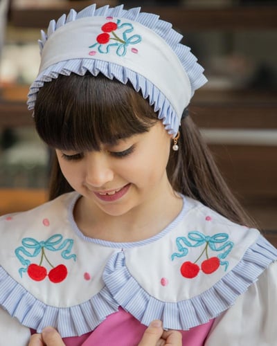 مريول مدرسي انيق ومميز بكولة مميزة بتطريز فاكهة ال...