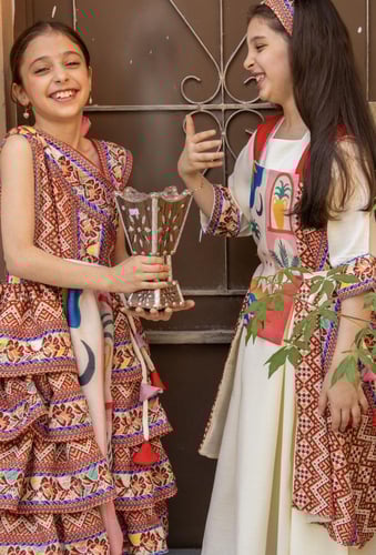 جلابية بناتي انيقة مع طباعة مميزة من قطعتين مع ربط...