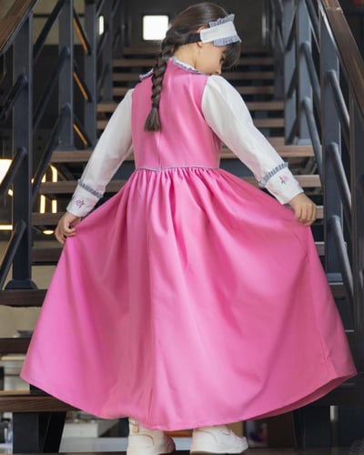 مريول مدرسي انيق ومميز بكولة مميزة بتطريز ورود اني...