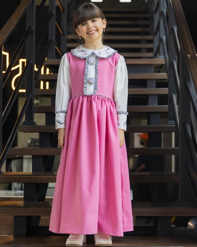 مريول مدرسي انيق ومميز بكولة مميزة بتطريز ورود اني...