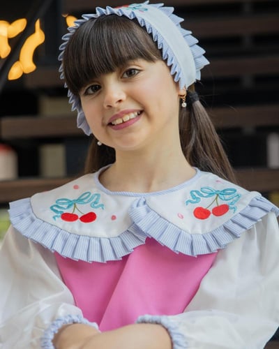 مريول مدرسي انيق ومميز بكولة مميزة بتطريز فاكهة ال...