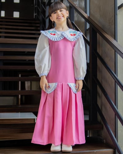 مريول مدرسي انيق ومميز بكولة مميزة بتطريز فاكهة ال...