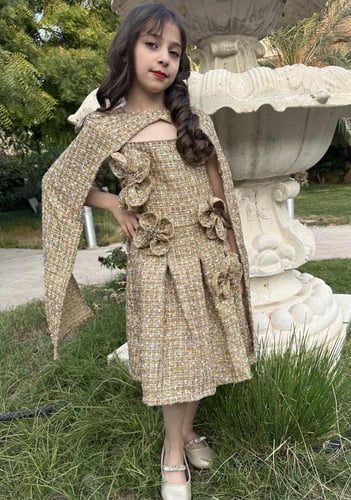 فستان انيق من قطعتين من التويد الذهبي مزين بورد ان...