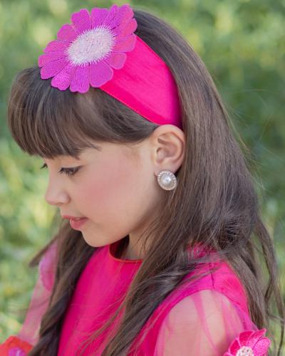 ربطة شعر انيقة باللون الفوشي مزينة بوردة