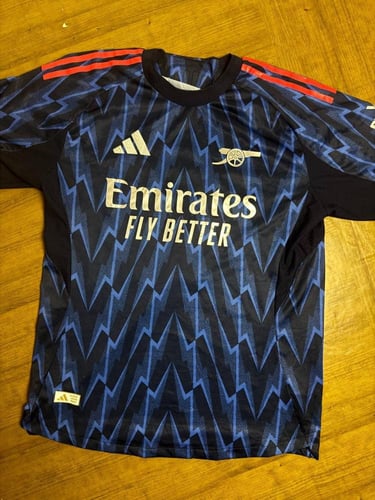 بكج ارسنال ( جاكيت + تيشيرت هذا الموسم )