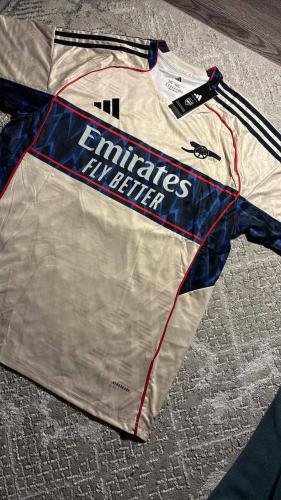 تيشيرت نادي ارسنال نسخة خاصة بالكون ( بكج ارسنال )...