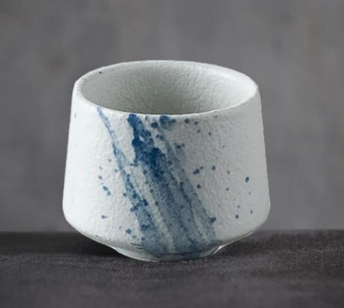 كوب فخار بتصميم حجري