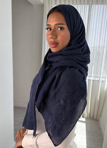 Decorative headscarf with navy blue satin