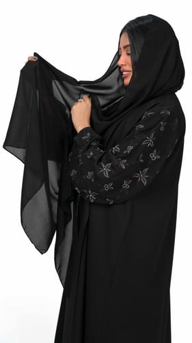 عباية اسود بشك علي الاكمام