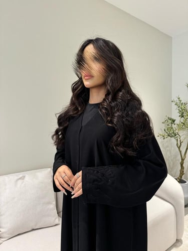 عباية أنيقة بتطريز السنبلة