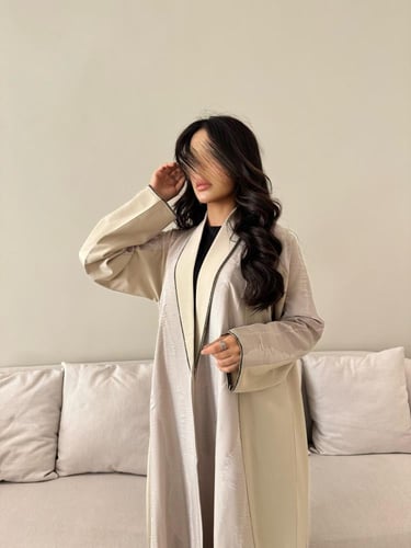 عباية أنيقة مزينة بالكريستال
