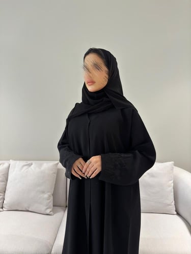 عباية أنيقة بتطريز السنبلة