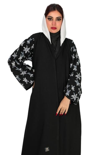 عباية اسود بتطريز علي الاكمام وشك