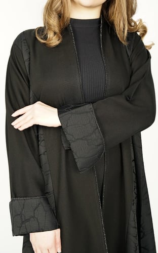 عباية اسود نص كلوش بقيطان