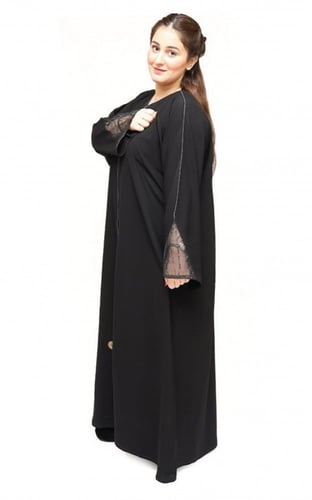 عباية اسود بدانتيل في الكم
