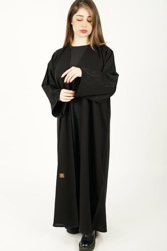 عباية اسود بتطريز علي الاكمام