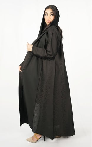 عباية سوداء بتفتا جاكار