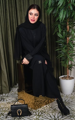 عباية اسود مع كم صفطه