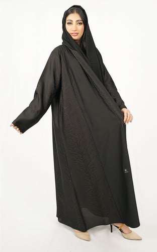 عباية سوداء بتفتا جاكار