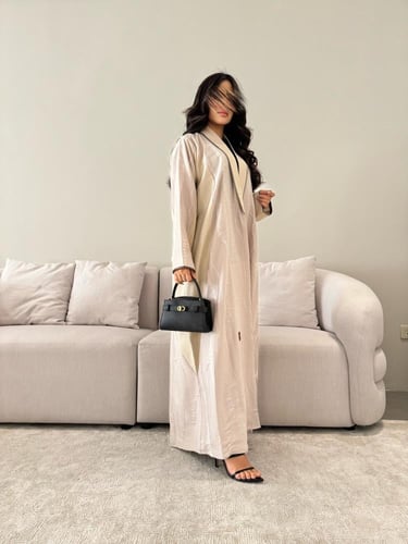عباية أنيقة مزينة بالكريستال