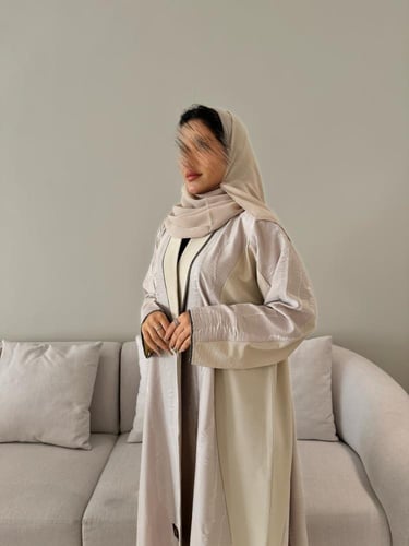 عباية أنيقة مزينة بالكريستال