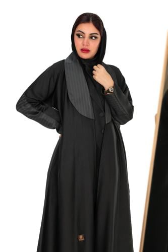 Black abaya, half open, distinctive jacquard, with collar