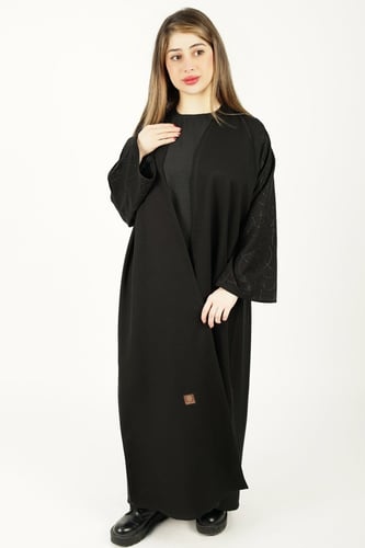 عباية اسود بتطريز علي الاكمام