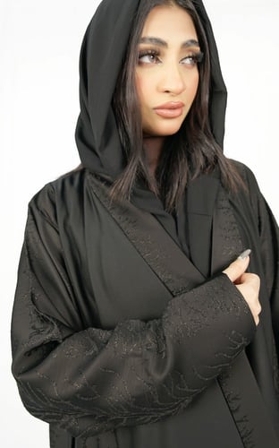 عباية سوداء بتفتا جاكار