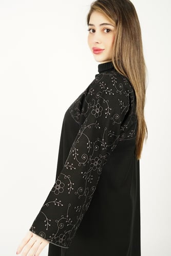 عباية اسود بتطريز رمادي علي الاكمام