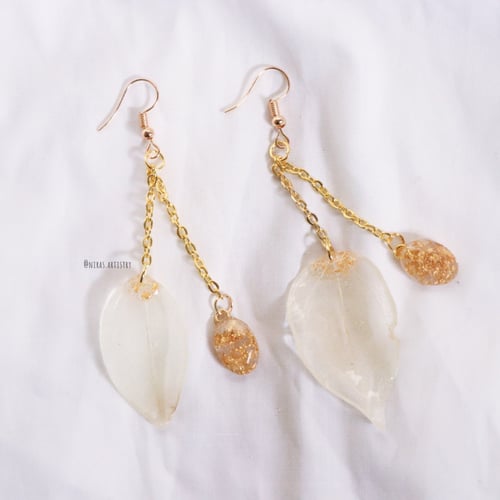 white leaf اقراط