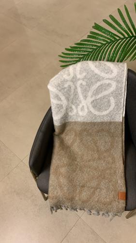 سكارف لويفي رمادي وبيج