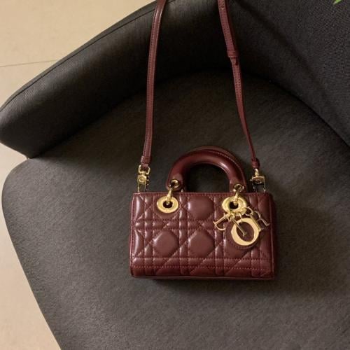 شنطه ديور دي جوي مايكرو عنابي هارد وير"ذهبي"مقاس 16cm