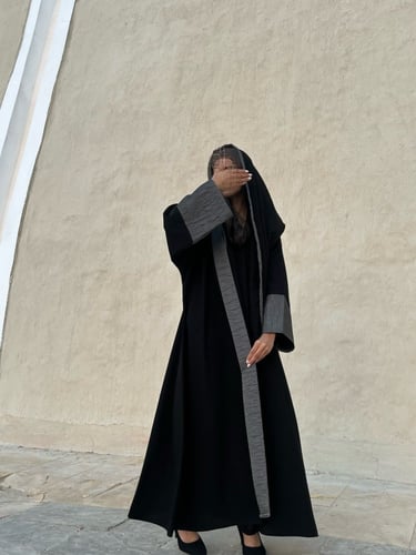 عباية سوداء قصة A مع تفته مكسر